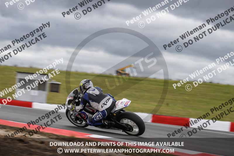 cadwell no limits trackday;cadwell park;cadwell park photographs;cadwell trackday photographs;enduro digital images;event digital images;eventdigitalimages;navarra;no limits trackdays;peter wileman photography;racing digital images;trackday digital images;trackday photos